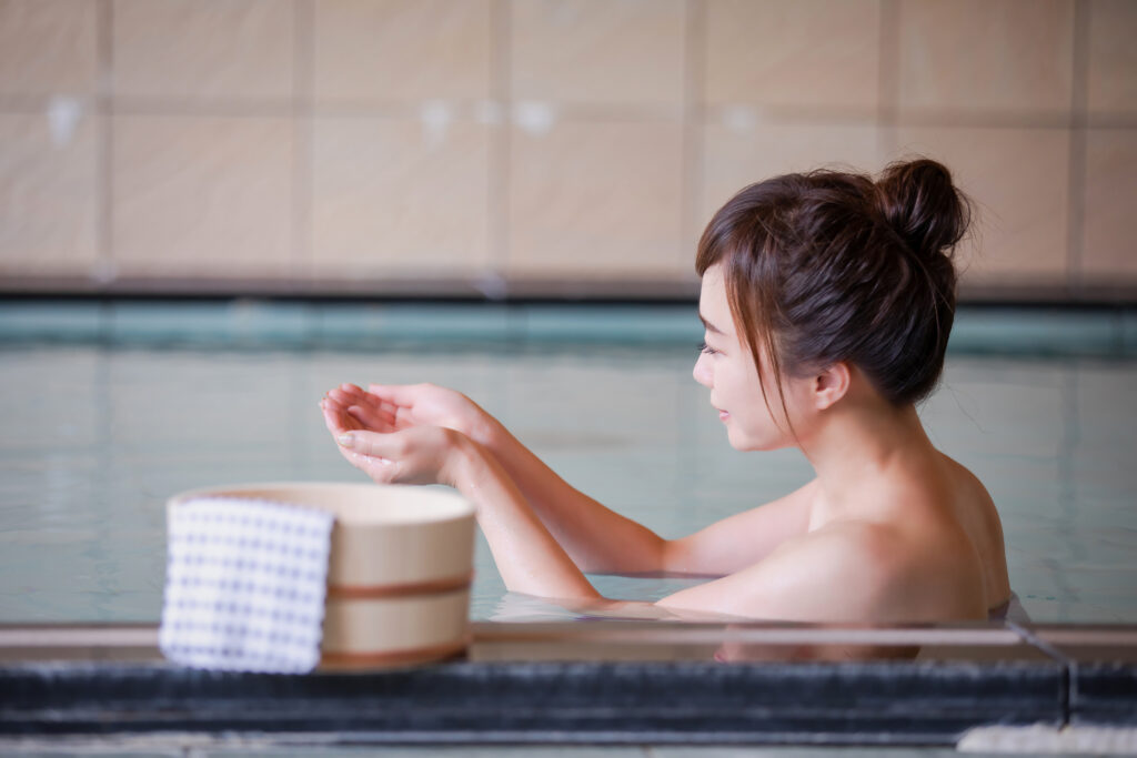 入浴中の女性