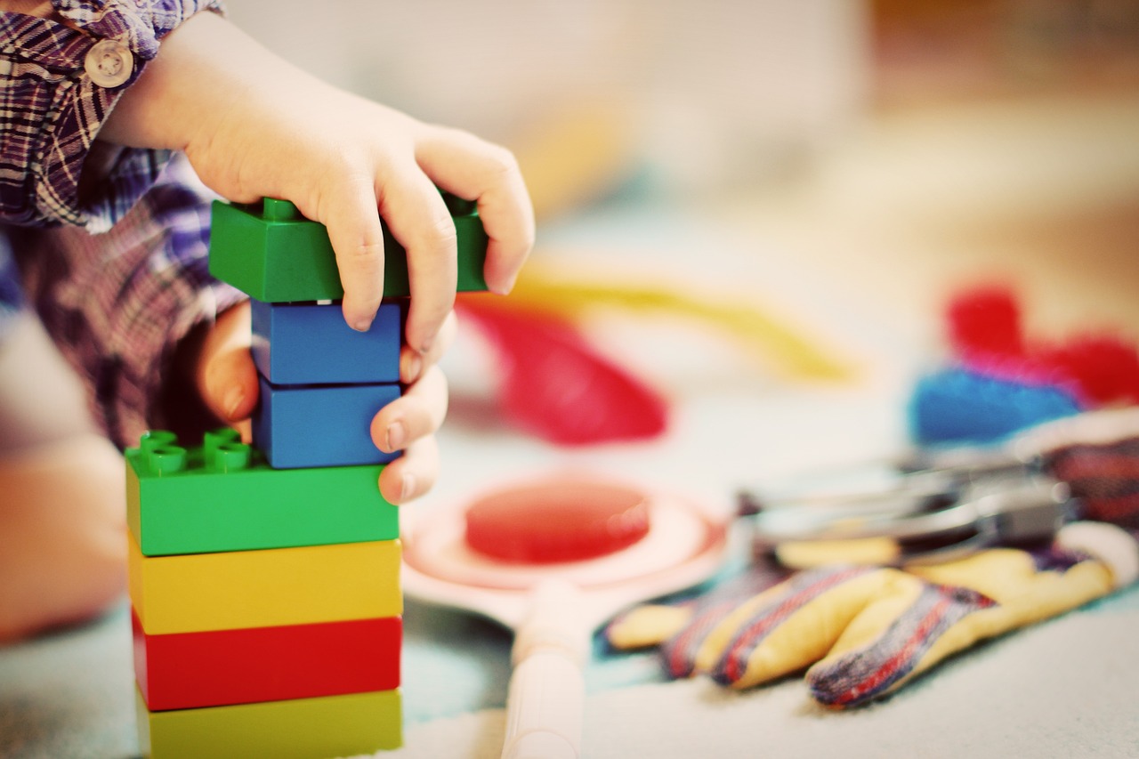 手先を器用にする遊び！子どもの発育を促す遊びのアイデアを紹介